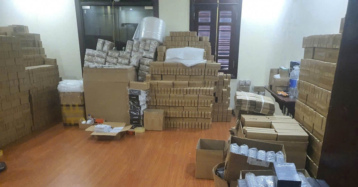 Triệt phá đường dây làm giả thiết bị điện tử quy mô ‘khủng’ hàng chục tỷ đồng ở Hà Nội