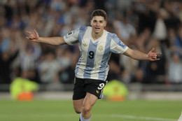 Trực tiếp bóng đá Chile 0-1 Argentina: Alvarez mở tỷ số