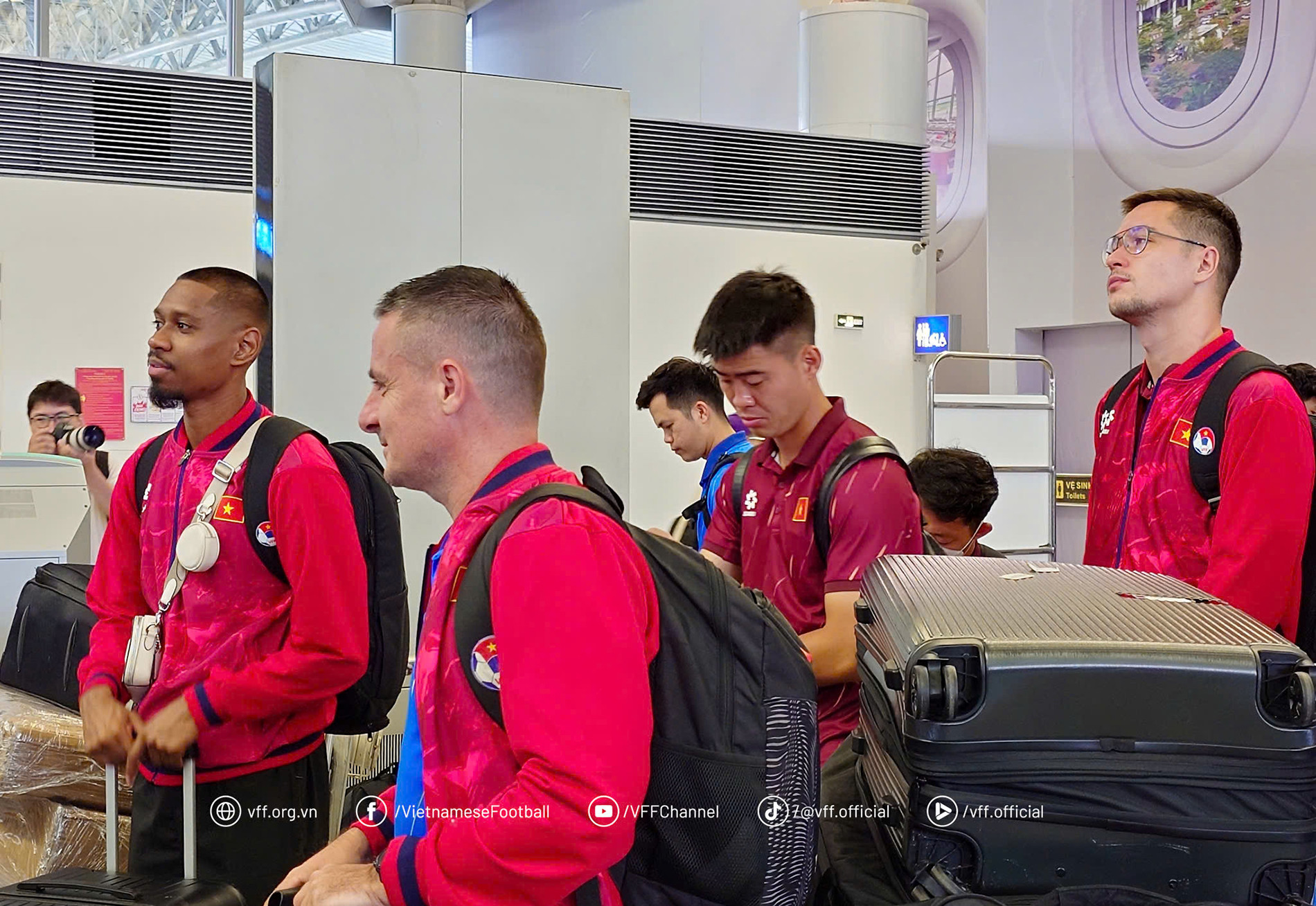 tuyen viet nam di malaysia 6.jpg