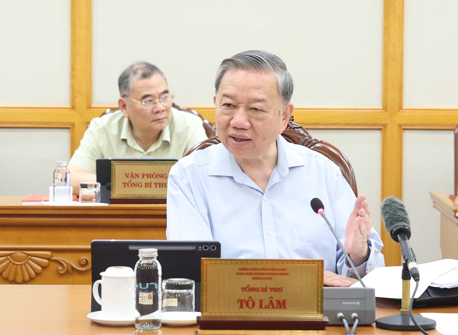 vna_potal_tong_bi_thu_chu_tri_hop_bo_chinh_tri_ve_tien_do_sap_xep_to_chuc_bo_may_va_don_vi_hanh_chinh_8076484.jpg