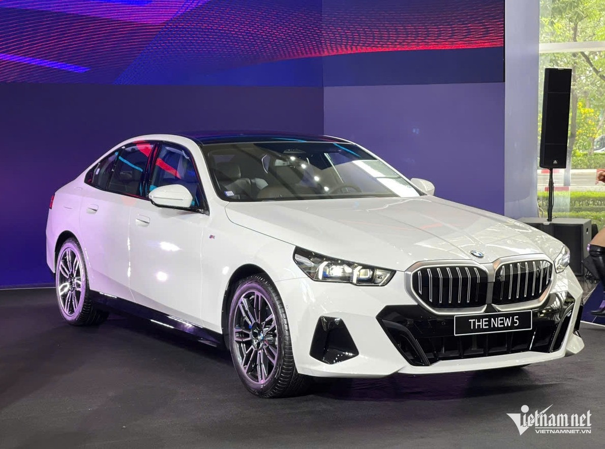 W-BMW 5 ngoai that.jpg