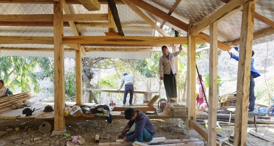 Xã vùng cao Sơn La bảo lãnh vật liệu, phương tiện giúp dân nghèo xóa nhà tạm