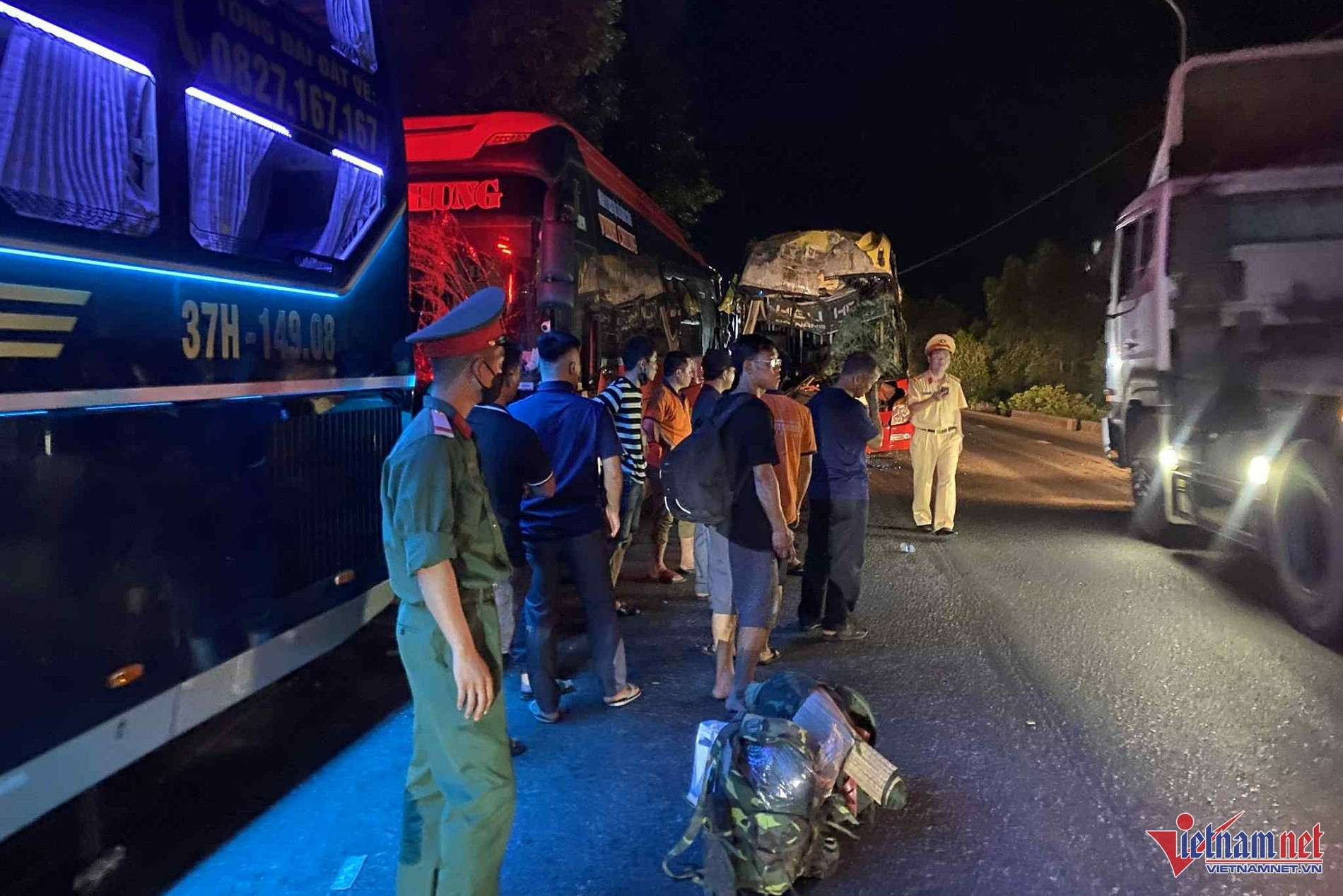 Bản tin sáng 7/6: 3 xe khách tông liên hoàn ở Huế, nhiều người bị thương