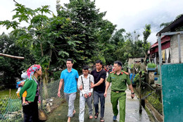 Bản tin chiều 7/6: Nam thanh niên giết người ở quán ăn rồi ẩn nấp trên xà nhà