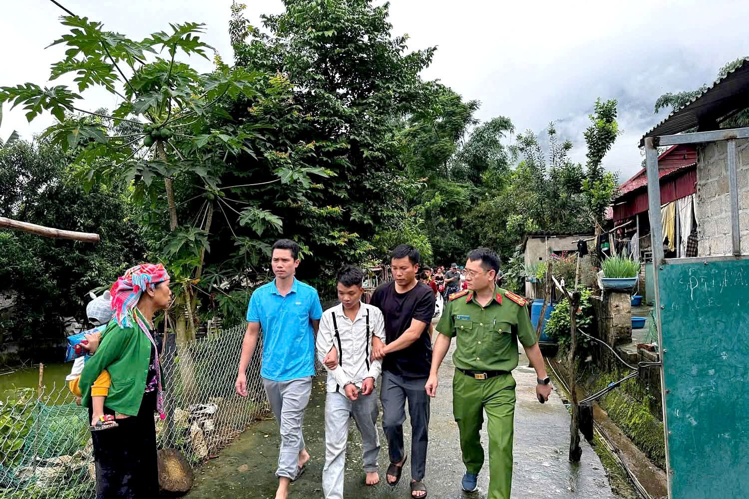 Bản tin chiều 7/6: Nam thanh niên giết người ở quán ăn rồi ẩn nấp trên xà nhà