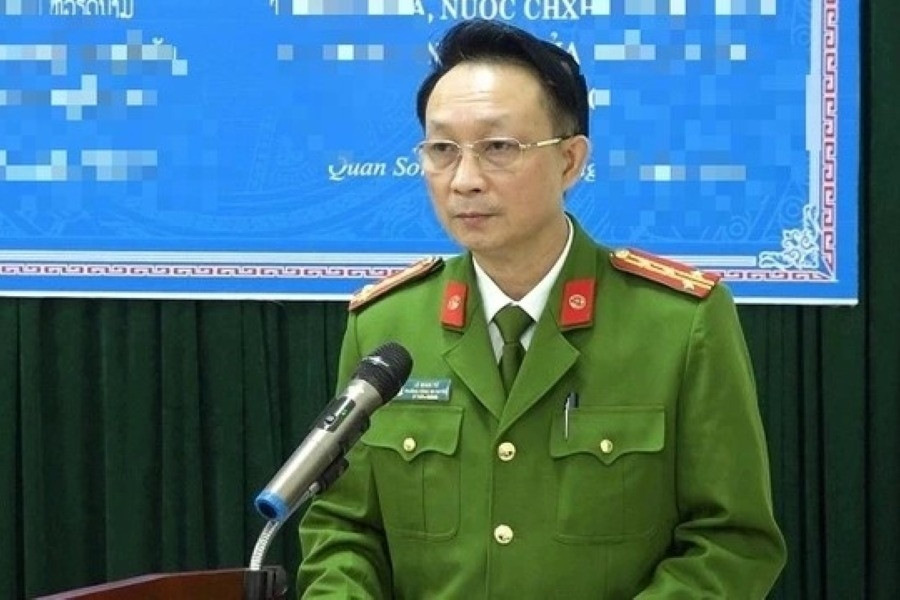 Cựu trưởng công an huyện nhận hối lộ bộ bàn ghế để tiếp tay cho ‘cát tặc’