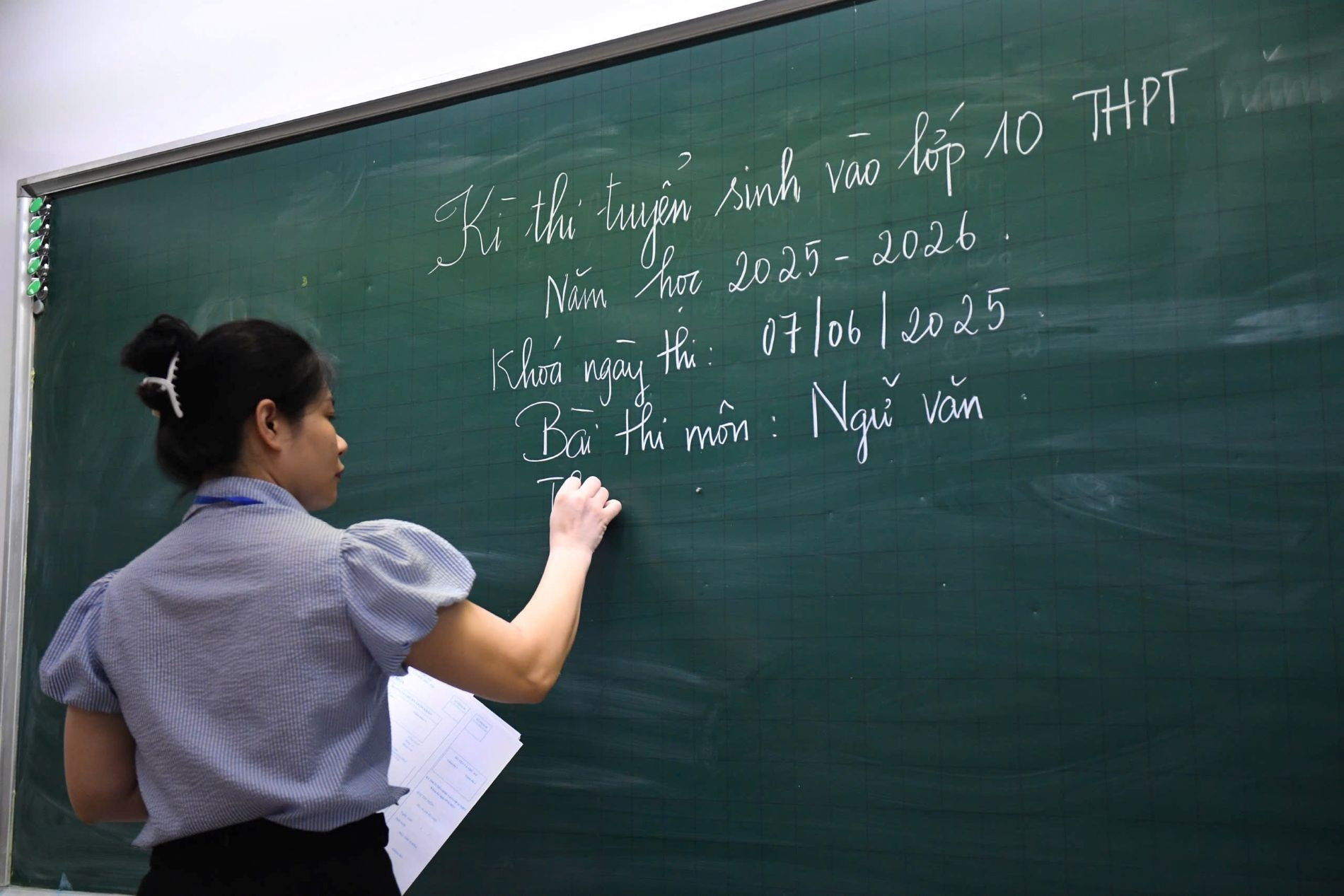 Gần 103.000 thí sinh Hà Nội bước vào môn thi đầu tiên, giành suất lớp 10