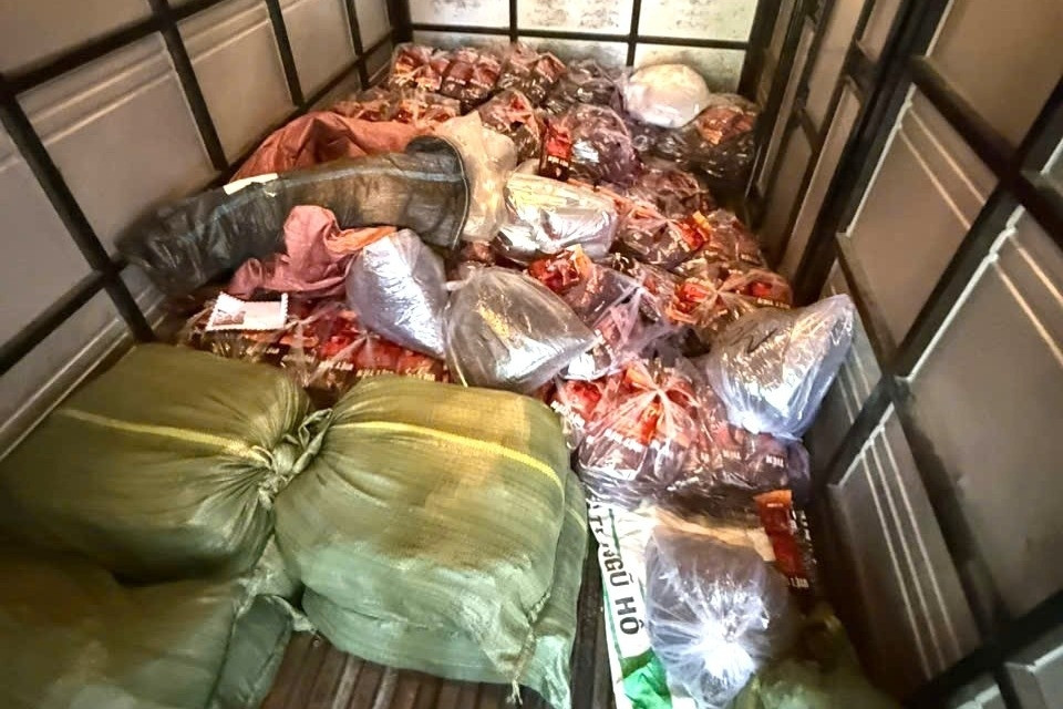 Khởi tố cặp vợ chồng làm giả 20 tấn cà phê từ bột đậu nành và phụ gia