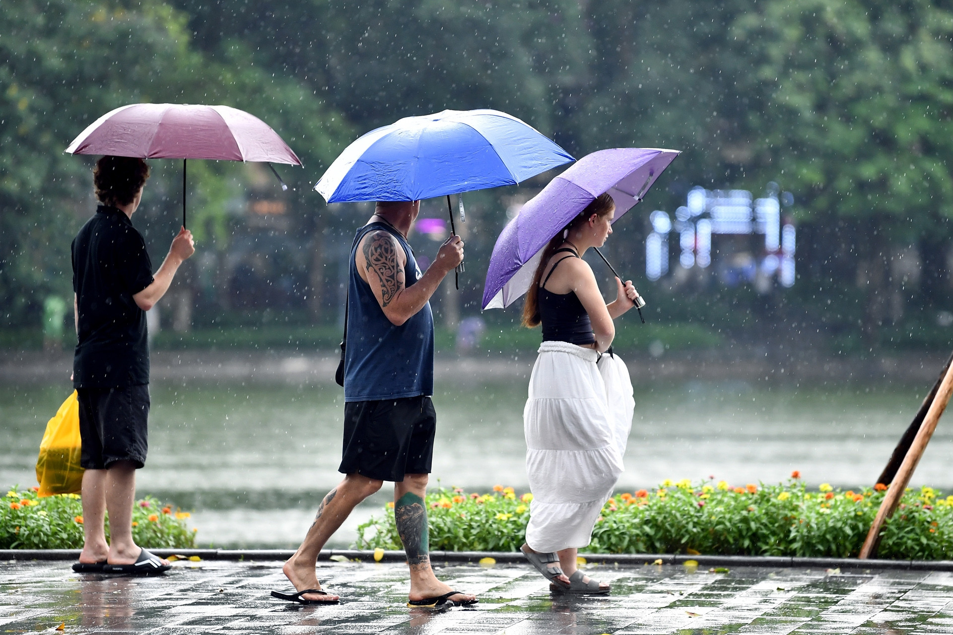 Miền Bắc lại có mưa lớn, xoáy thuận nhiệt đới vẫn khả năng xuất hiện ở Biển Đông