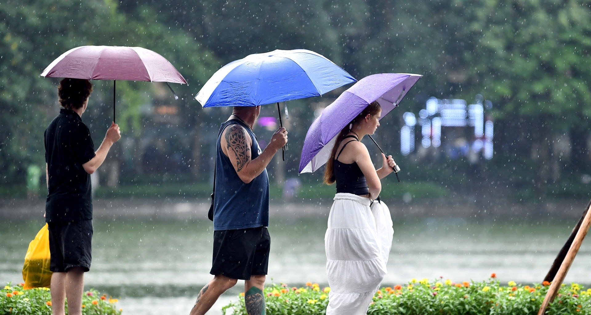 Miền Bắc lại có mưa lớn, xoáy thuận nhiệt đới vẫn khả năng xuất hiện ở Biển Đông