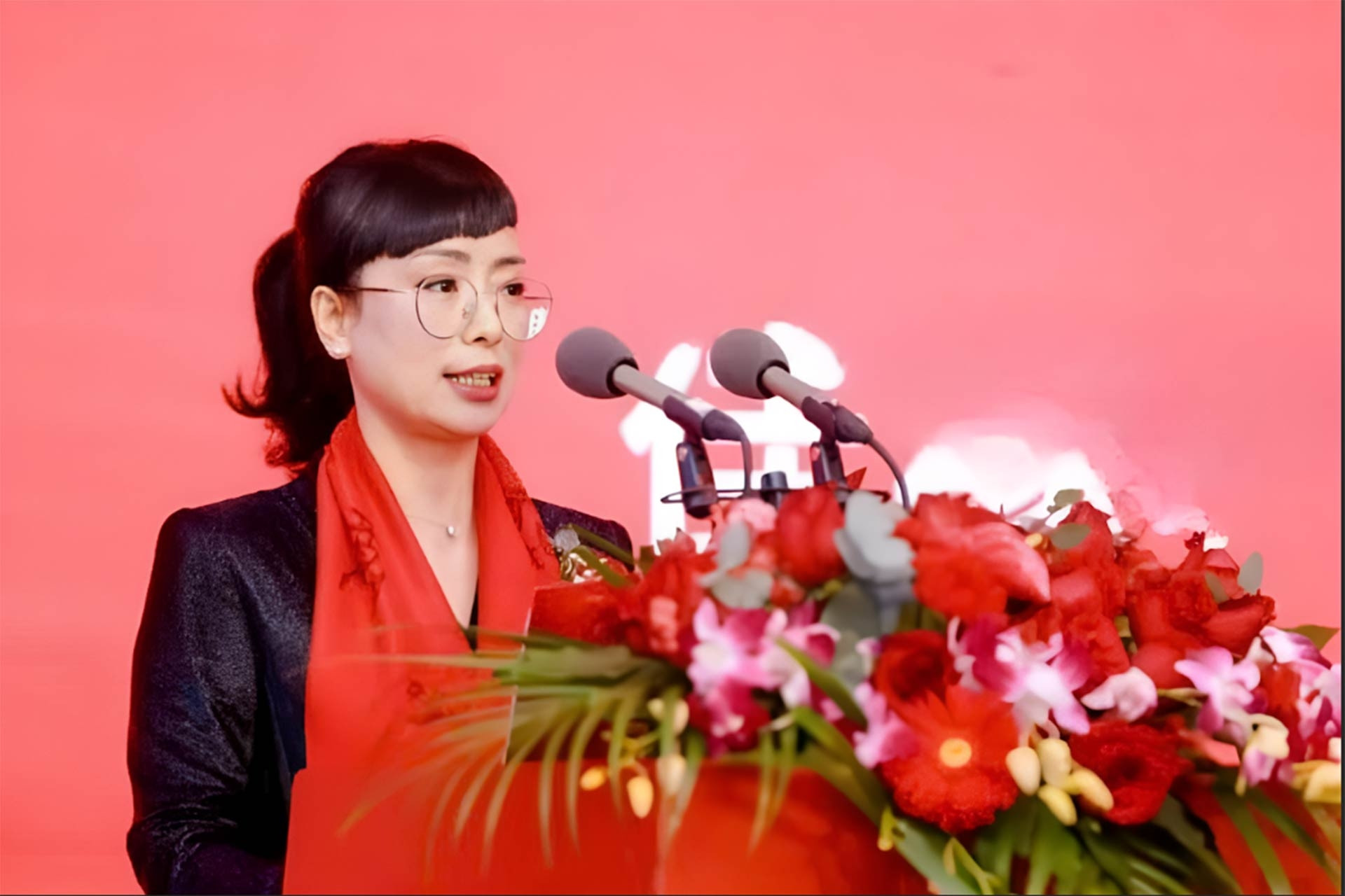 Nữ doanh nhân tỷ phú lừng danh bất ngờ 'ngã ngựa' giữa đỉnh cao