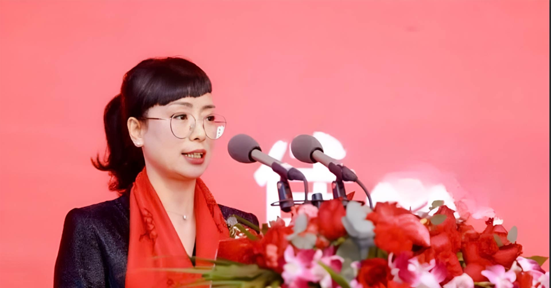 Nữ doanh nhân tỷ phú lừng danh bất ngờ "ngã ngựa" giữa đỉnh cao