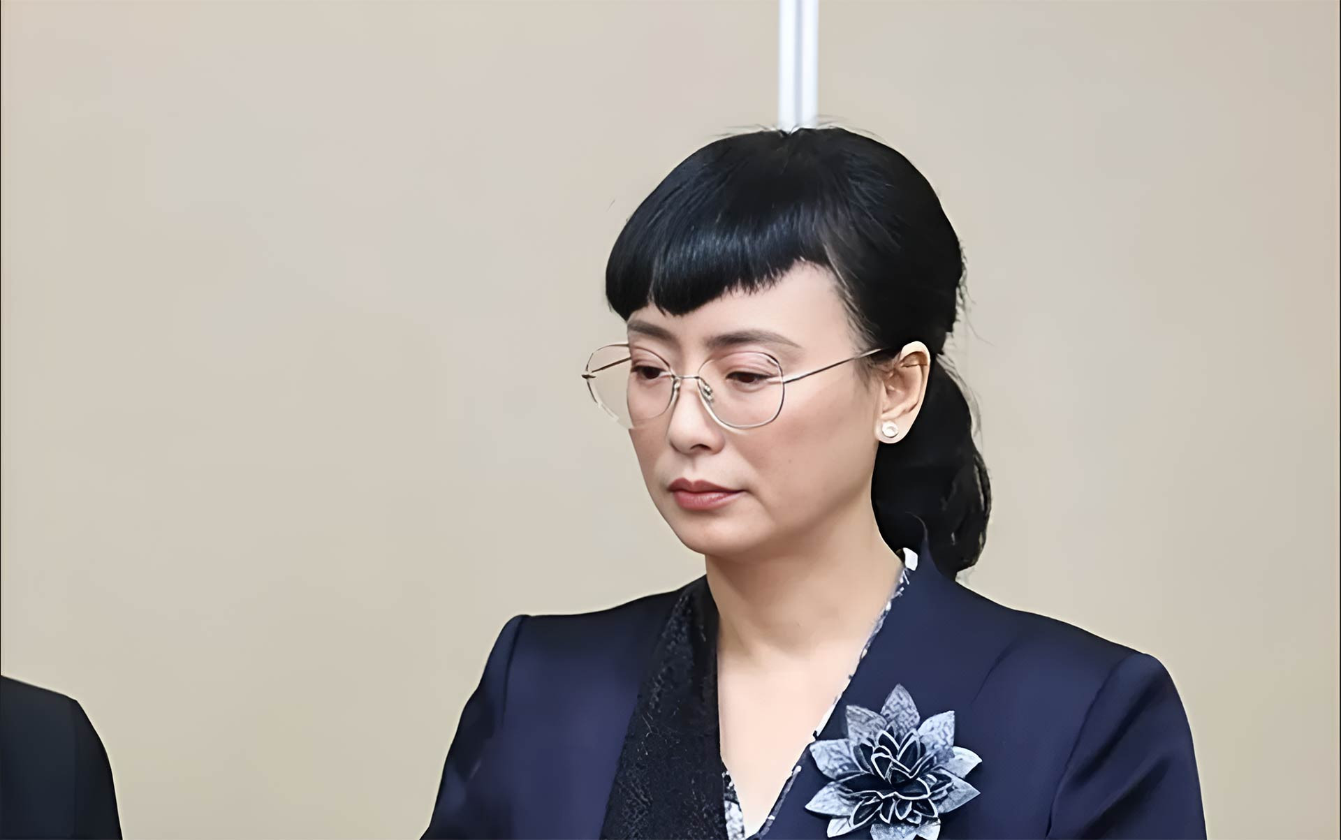 nu ty phu 1.jpg