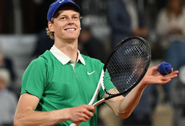 Sinner hạ đẹp Djokovic, tranh vô địch Roland Garros với Alcaraz
