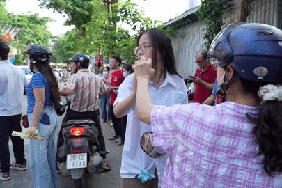 Thức trắng đêm, phụ huynh dậy từ 3h nấu xôi đậu mong con thi lớp 10 tốt