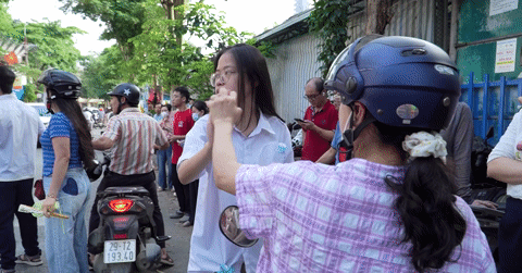 Thức trắng đêm, phụ huynh dậy từ 3h nấu xôi đậu mong con thi lớp 10 tốt