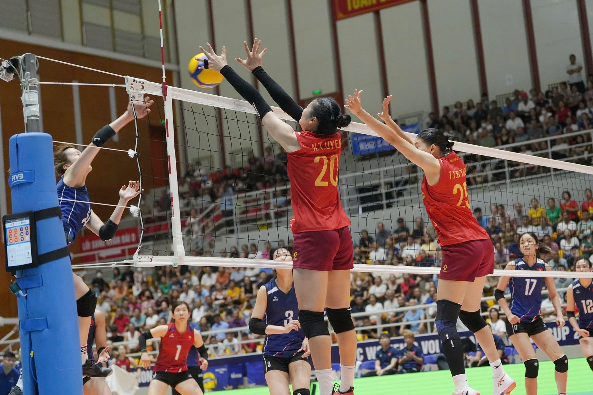 ĐT bóng chuyền nữ Việt Nam thắng áp đảo trận ra quân AVC Nations Cup