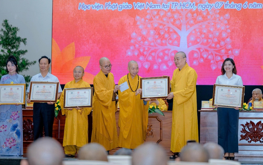 tuyenduongcongduc (1).jpg