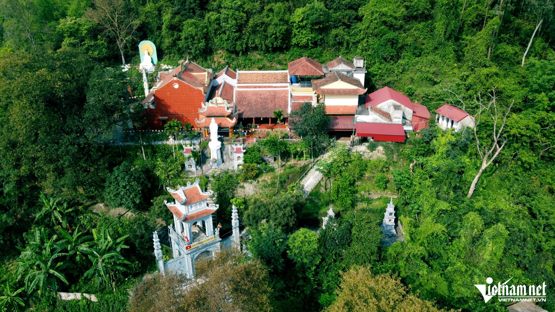 W-a1Ngôi chùa nghìn năm tuổi.JPG.jpg