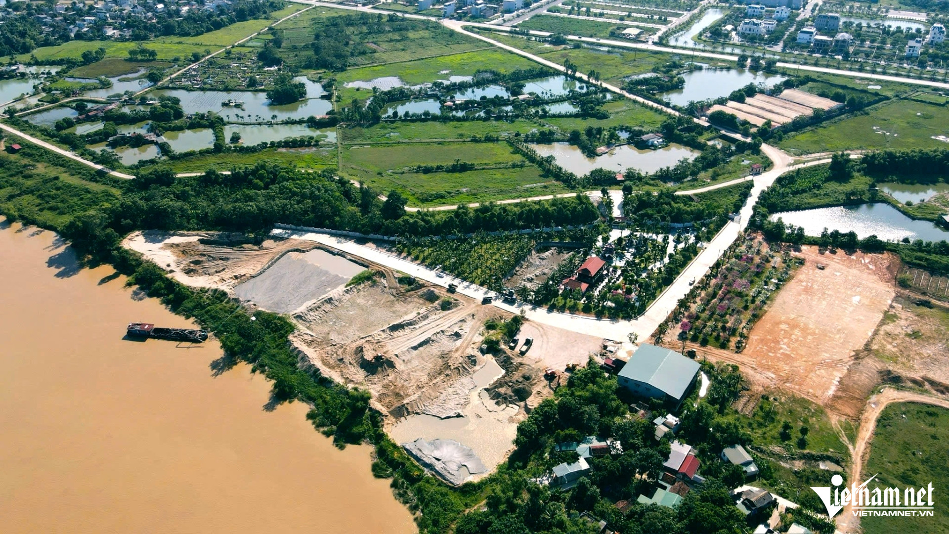 W-a1Xôn xao khu biệt phủ ngoài đê sông Mã giữa .jpg