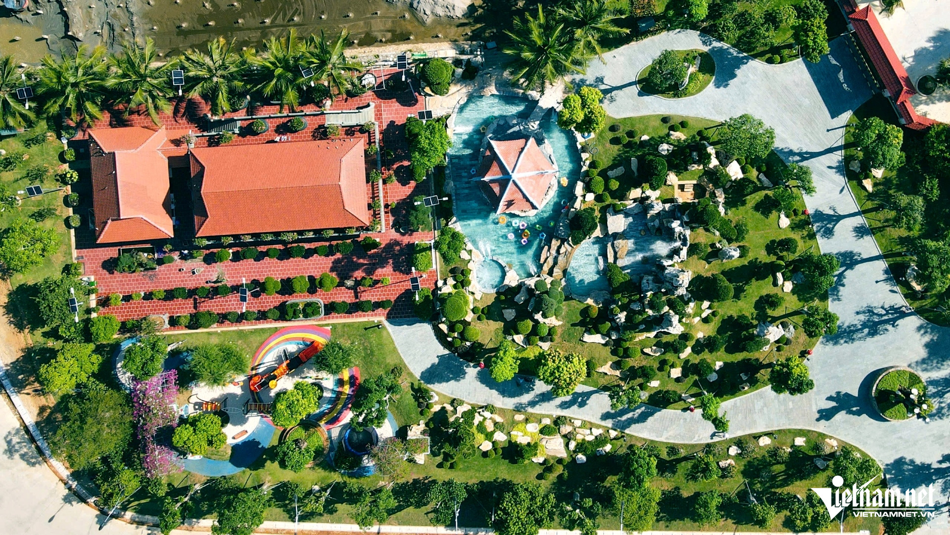 W-a3Xôn xao khu biệt phủ ngoài đê sông Mã giữa .jpg