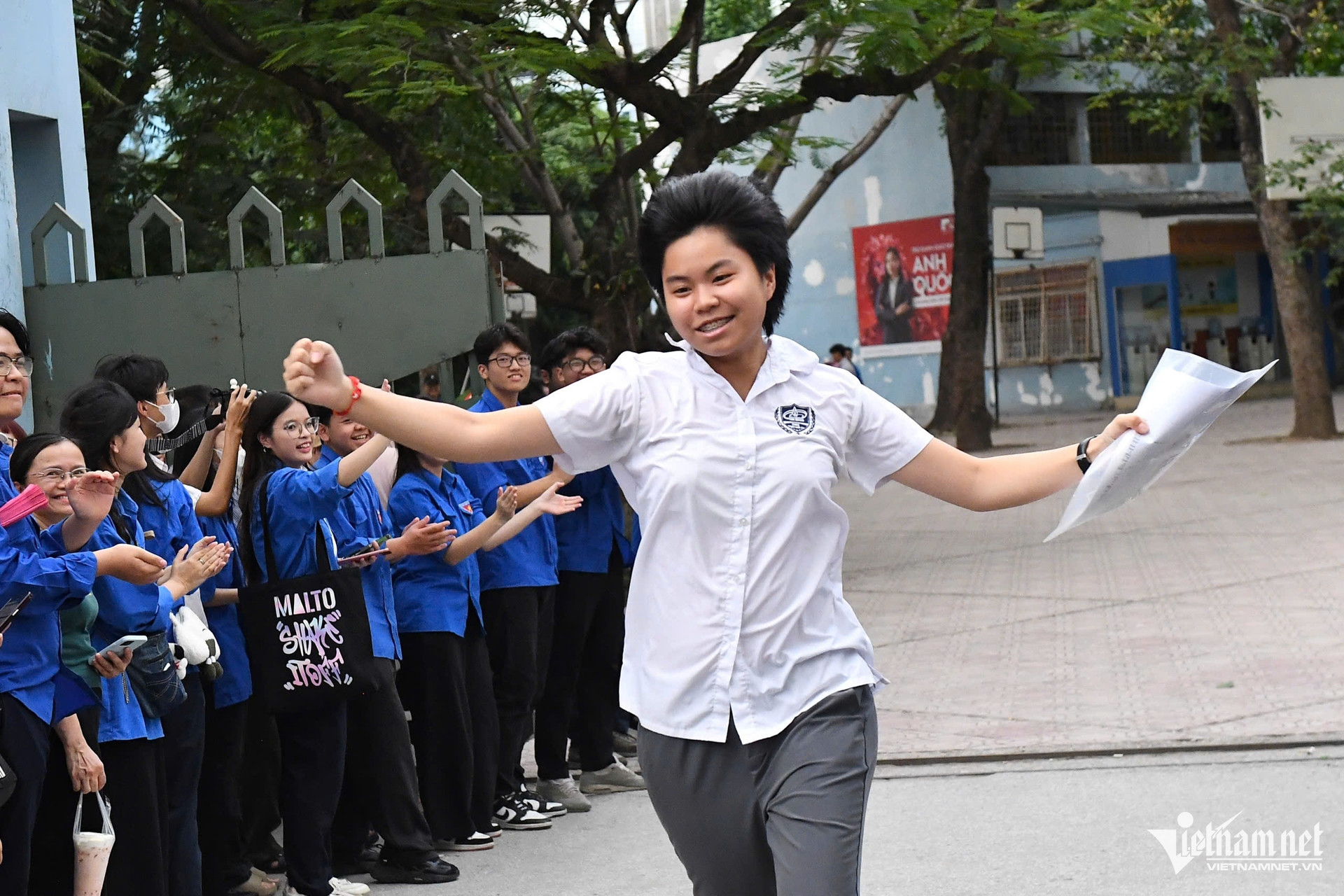 W-thi 10   tieng anh_ 3.jpg