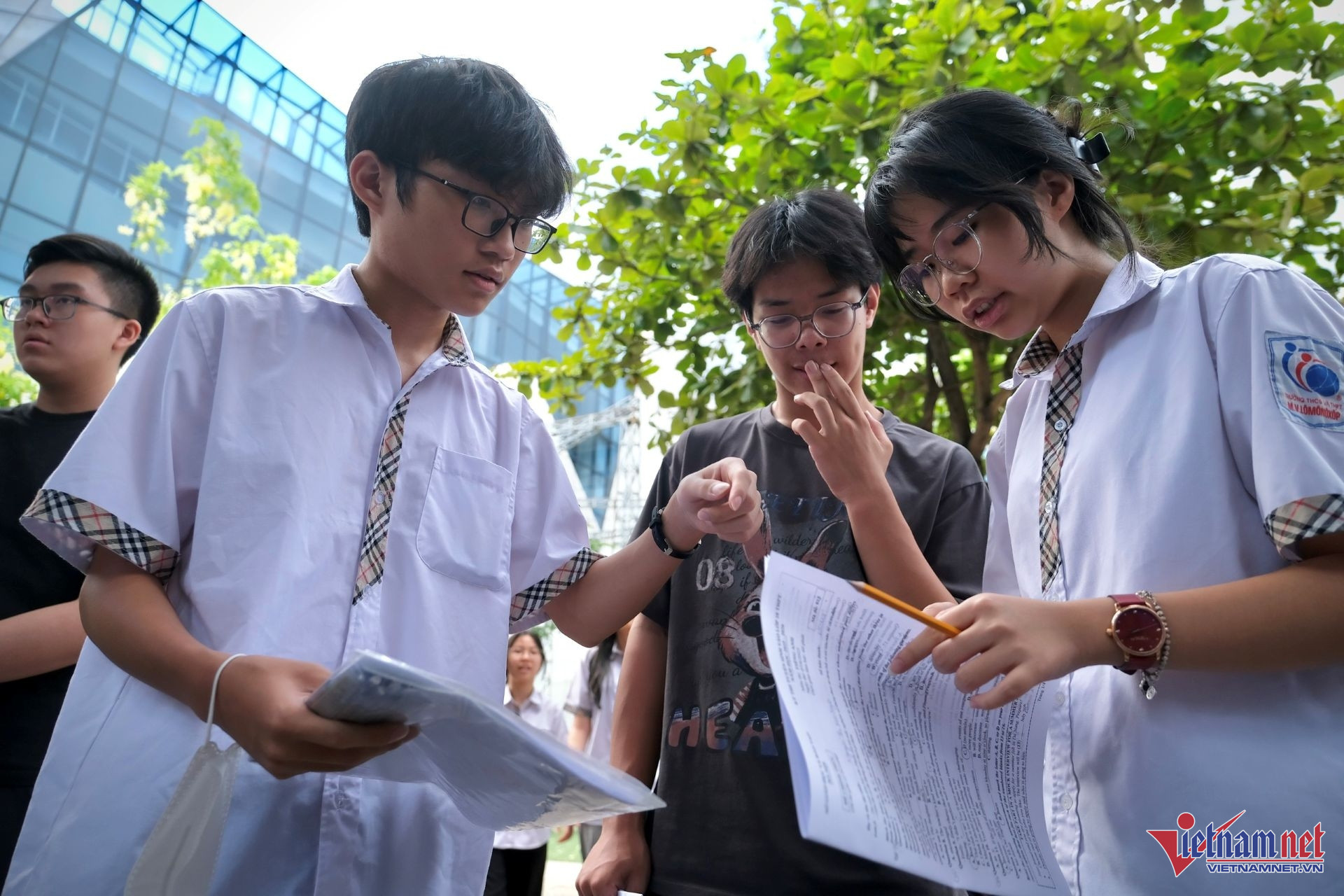 W-thi tieng Anh 10 1.jpg
