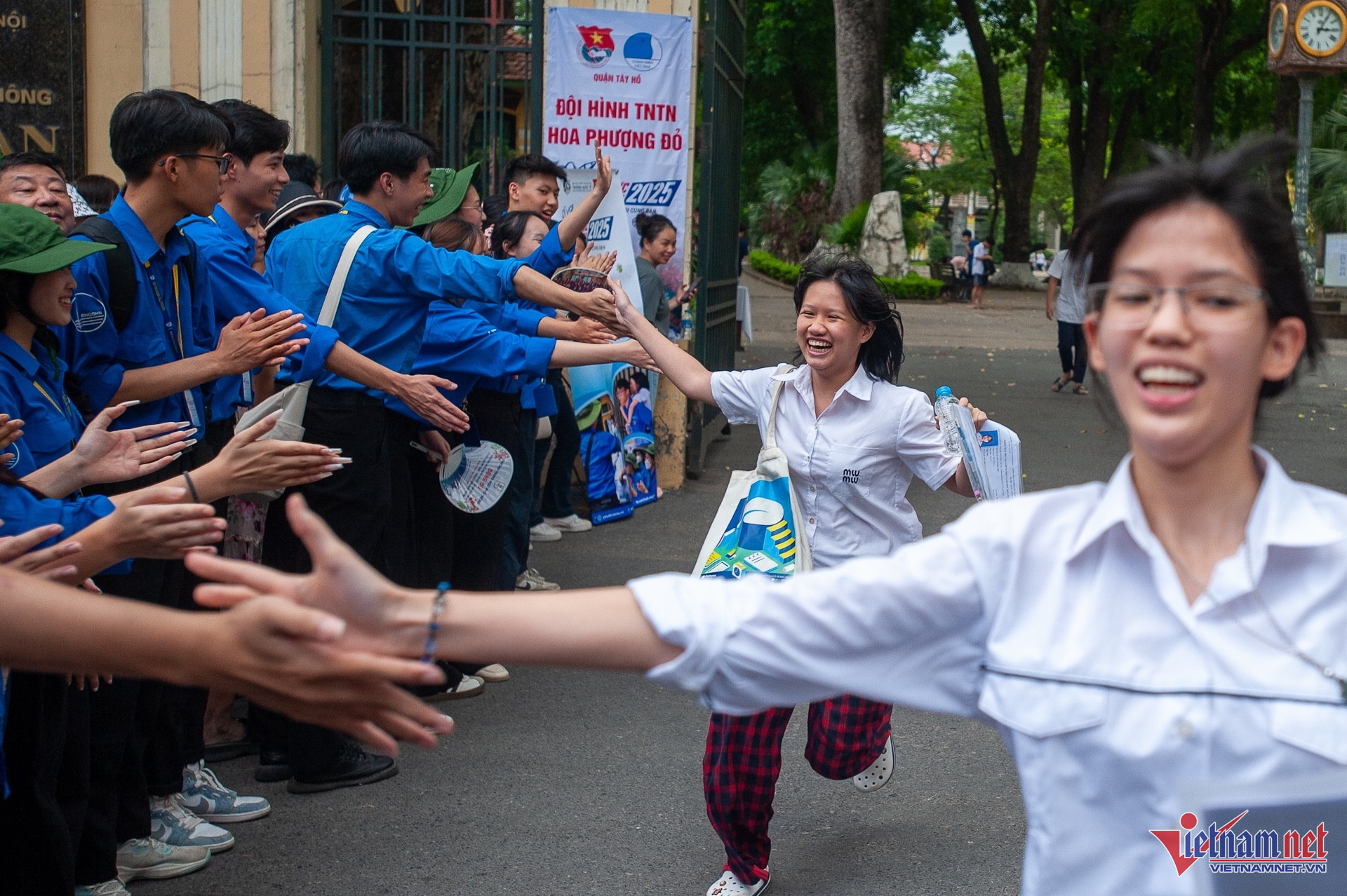 W-thi tieng Anh 10 2.jpg