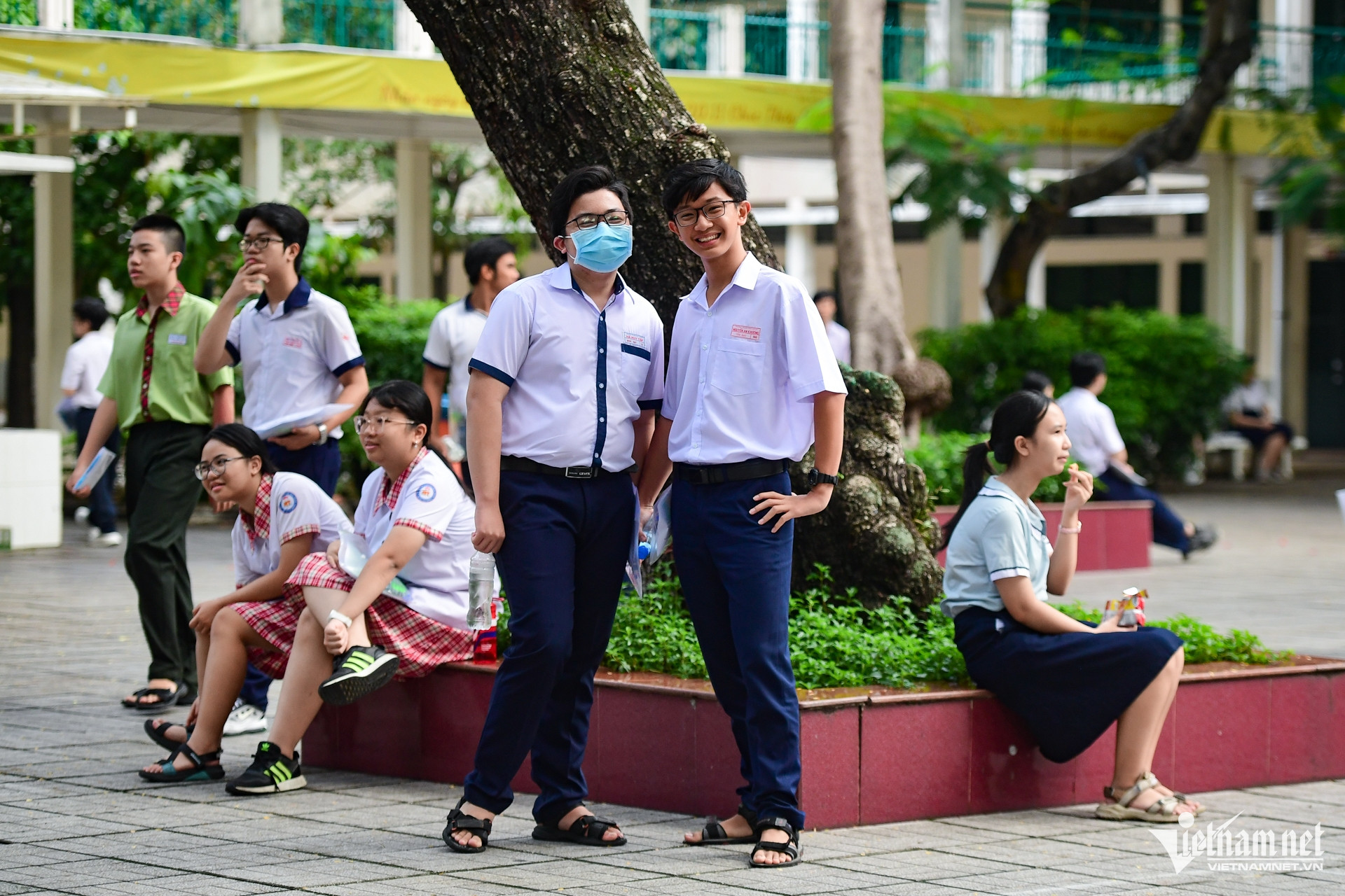 W-entry exam 10 HCMC Nguyen Hue 10.jpg