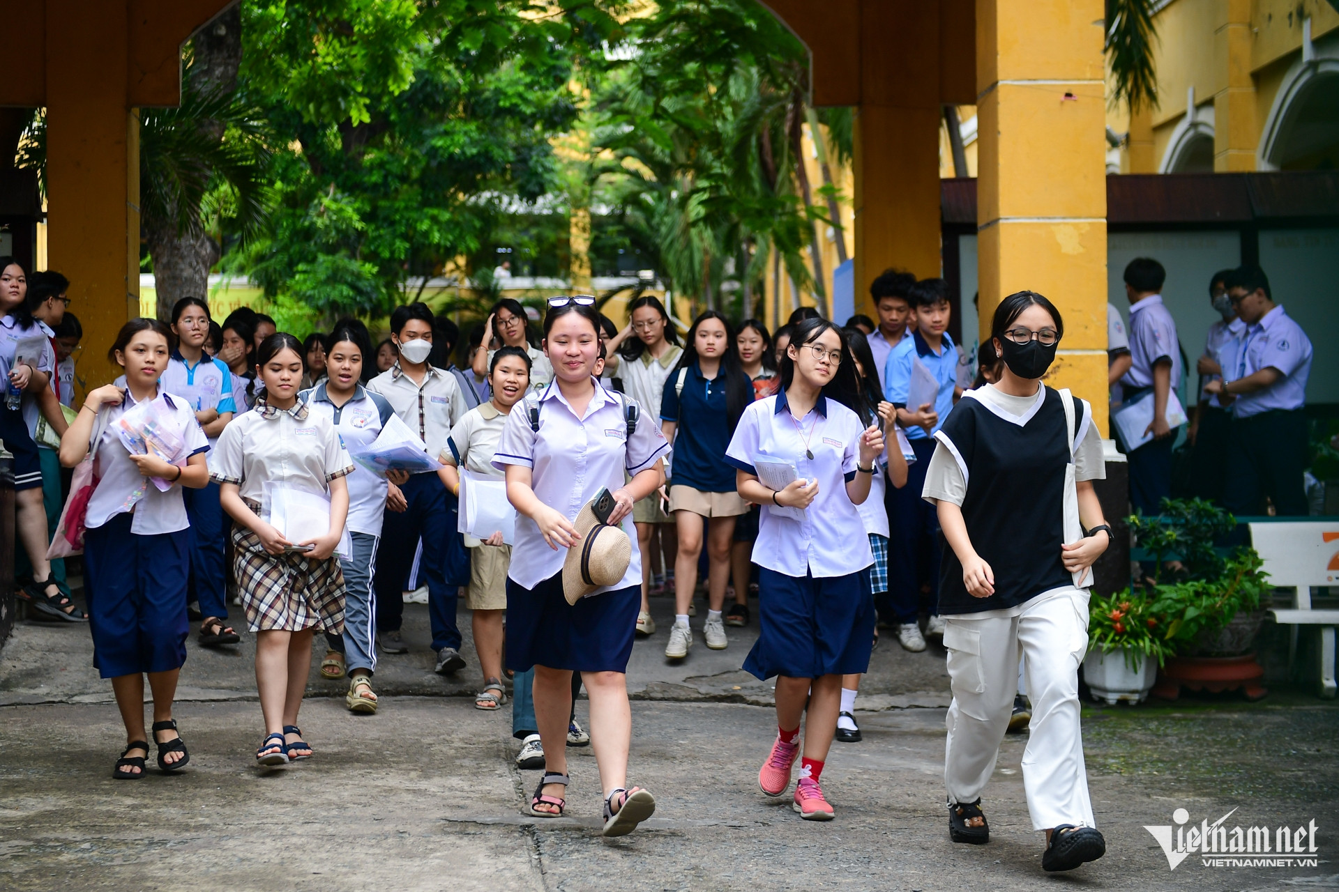 W-thi vào 10 TPHCM Nguyễn Huế 2.jpg