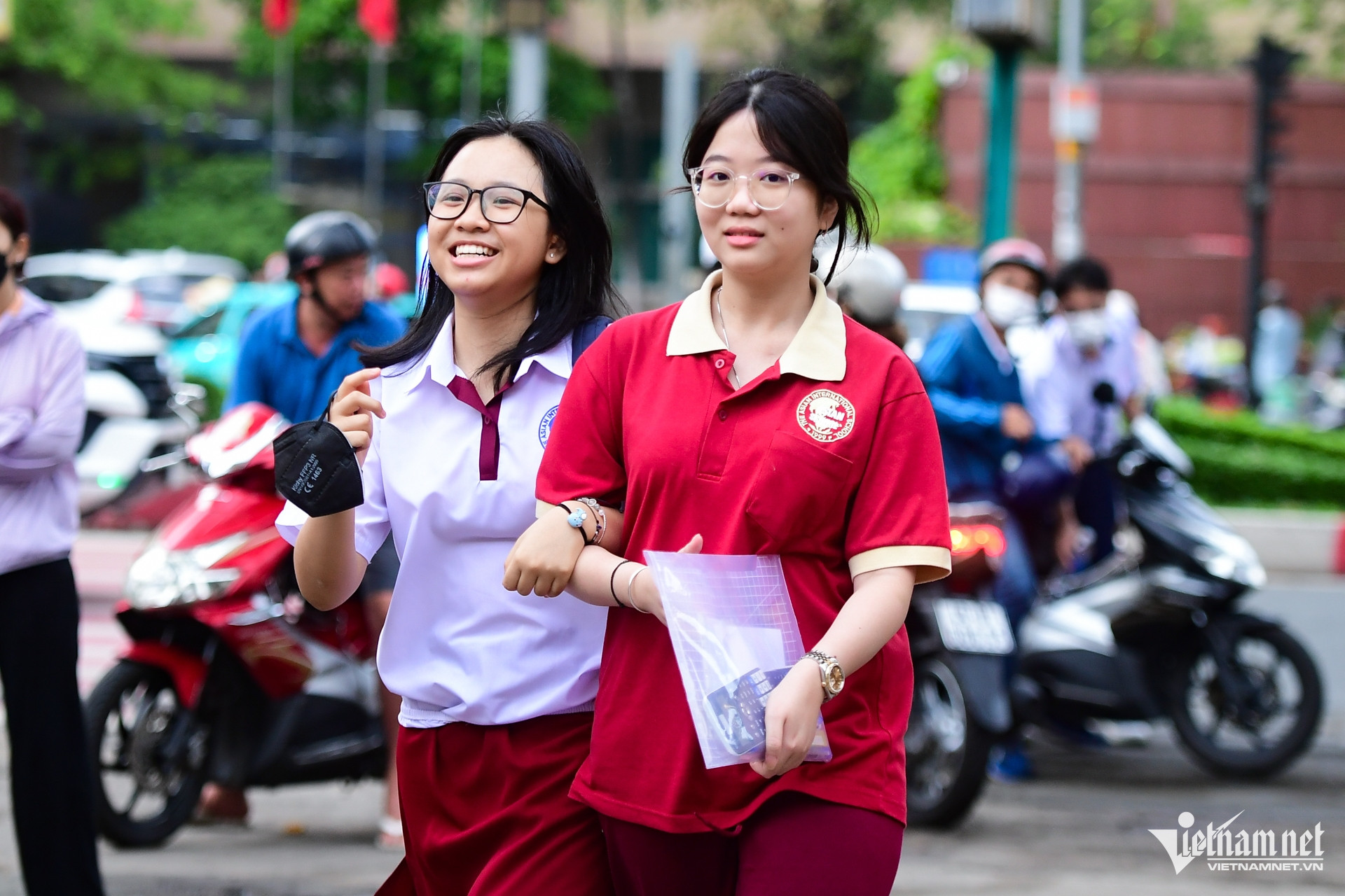 W-entry exam 10 HCMC Nguyen Hue 9.jpg