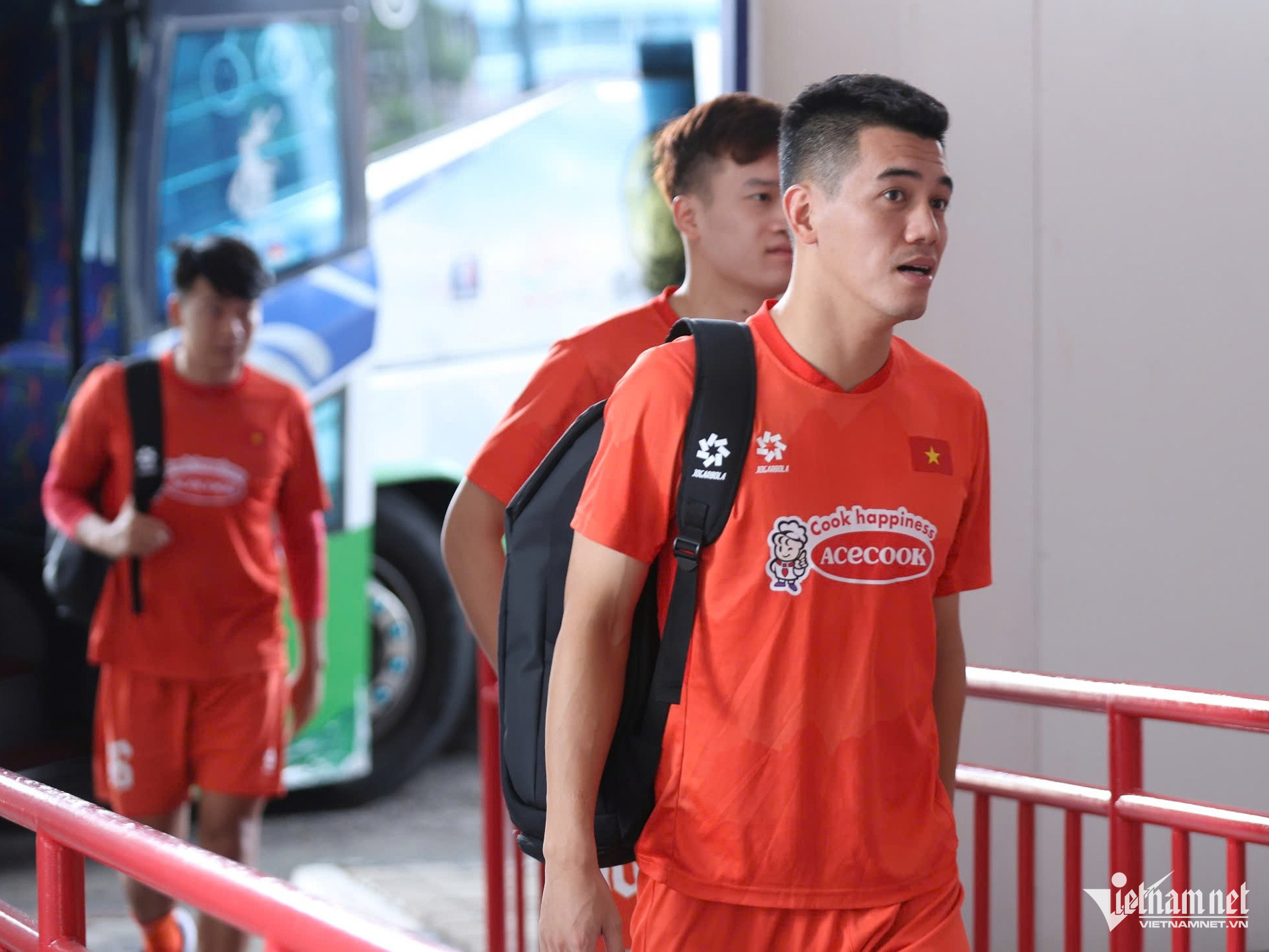 W-tuyen viet nam 5.jpg