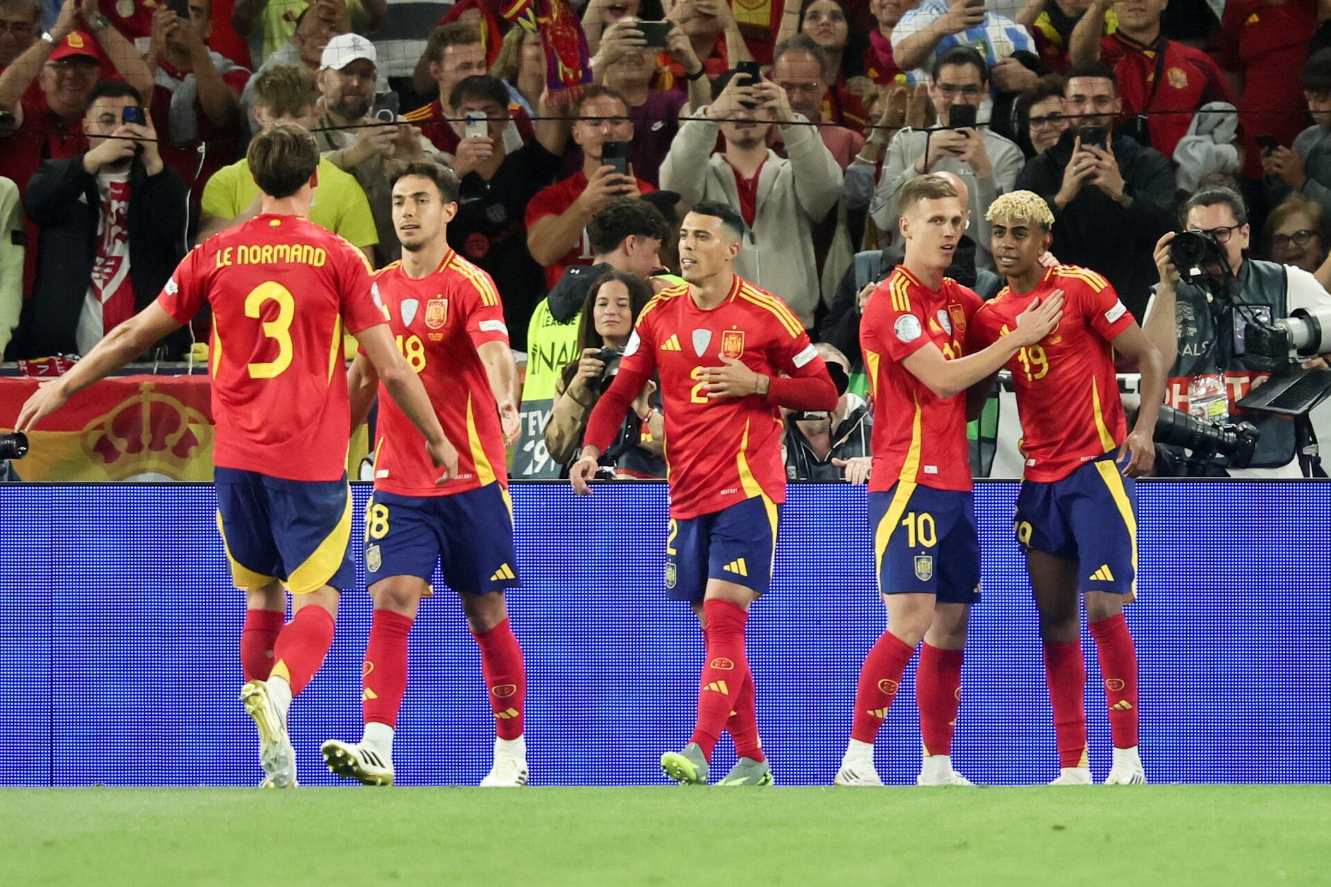 EFE - Tay Ban Nha Phap.jpg