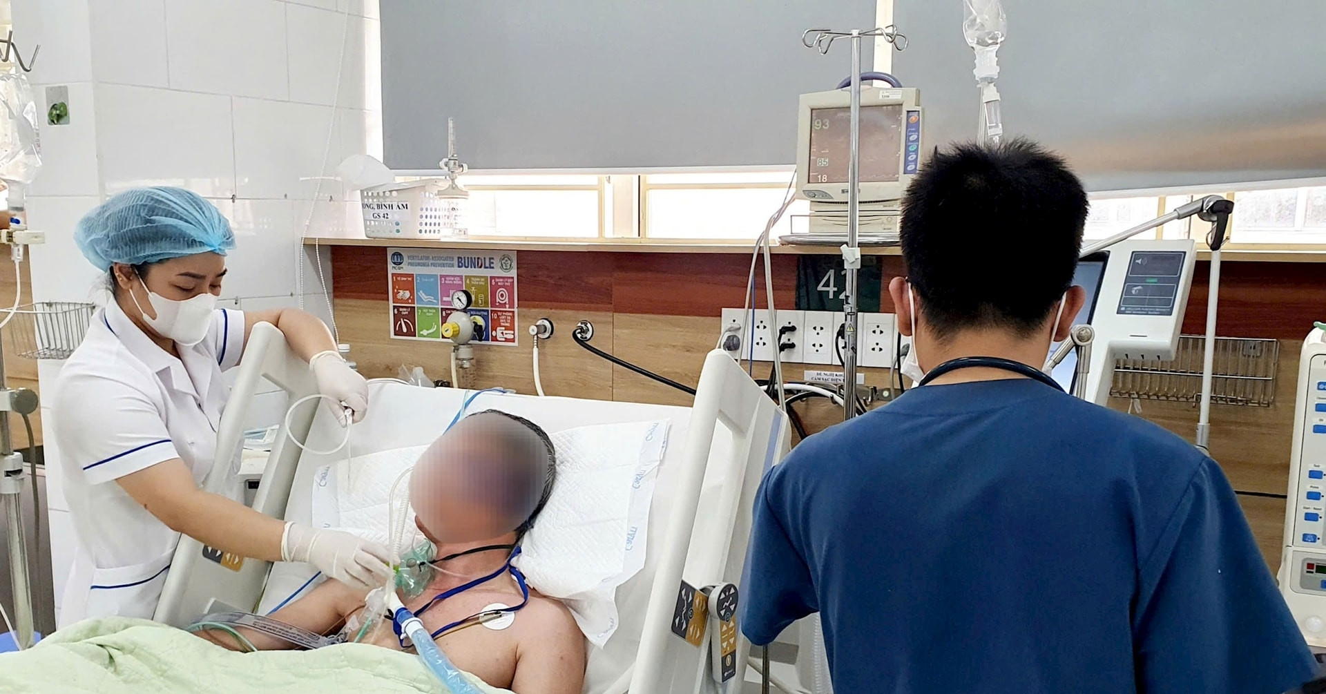 Mua nhầm cồn giả để súc miệng, người đàn ông hôn mê sâu