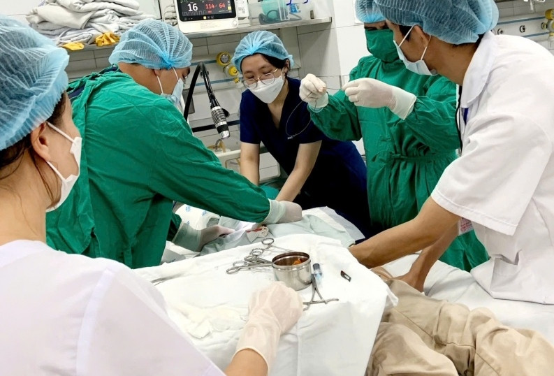 Nam thanh niên hôn mê tại phòng trọ sau bữa tối