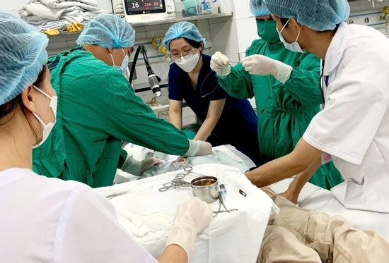 Nam thanh niên hôn mê tại phòng trọ sau bữa tối