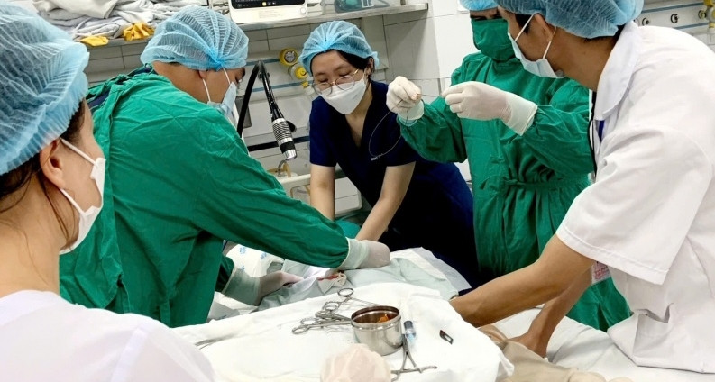 Nam thanh niên hôn mê tại phòng trọ sau bữa tối