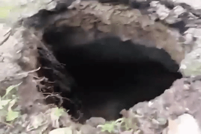 Nhanh chóng lấp 'hố tử thần' trên đường vào khu du lịch ở Bắc Kạn