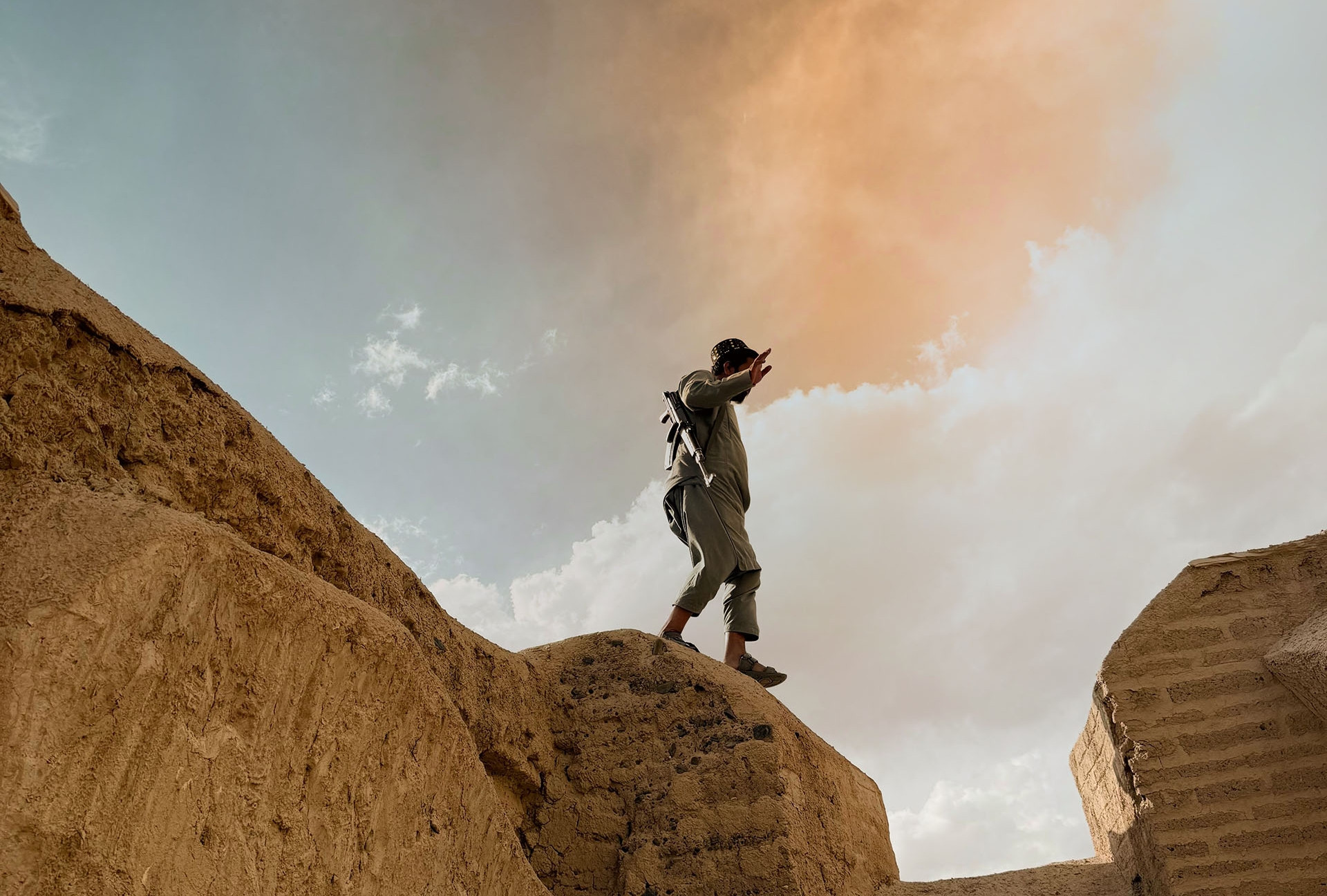 Nữ du khách Việt và hành trình xê dịch trước họng súng tại Afghanistan