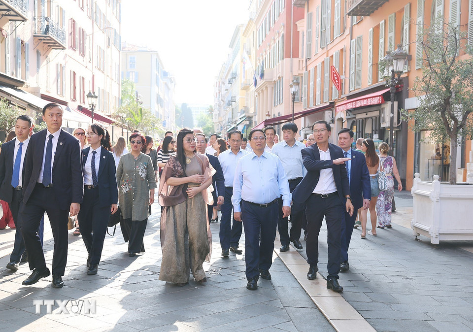 thu tuong pham minh chinh va phu nhan tham bao tang lich su va nghe thuat palais lascaris nice phap 8079464 2.jpg