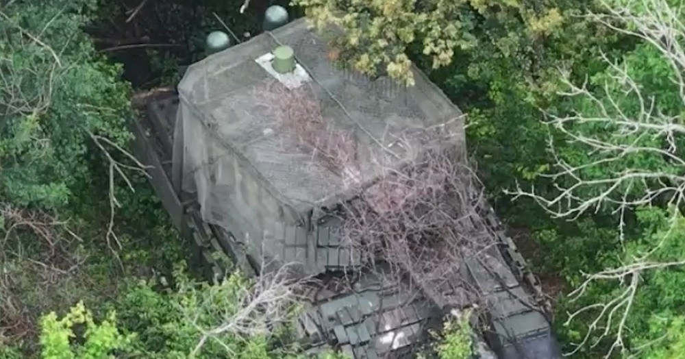 Video UAV Nga tấn công xe tăng T-72 của Ukraine ẩn nấp giữa rừng cây
