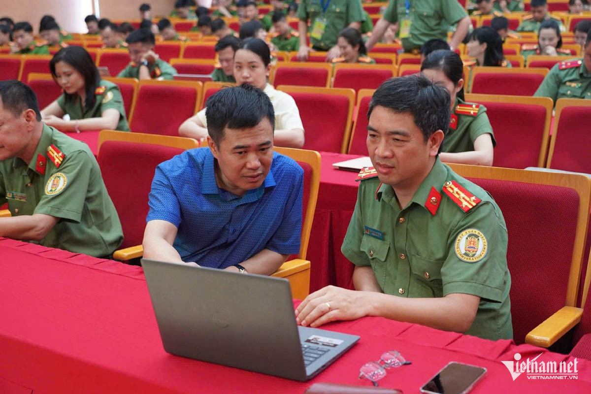 Công an Hà Nội ứng dụng hiệu quả AI vào công việc, đổi mới tư duy 2 W-z6683700646980_492eff65cb4e8722c352011a1a27559a.jpg