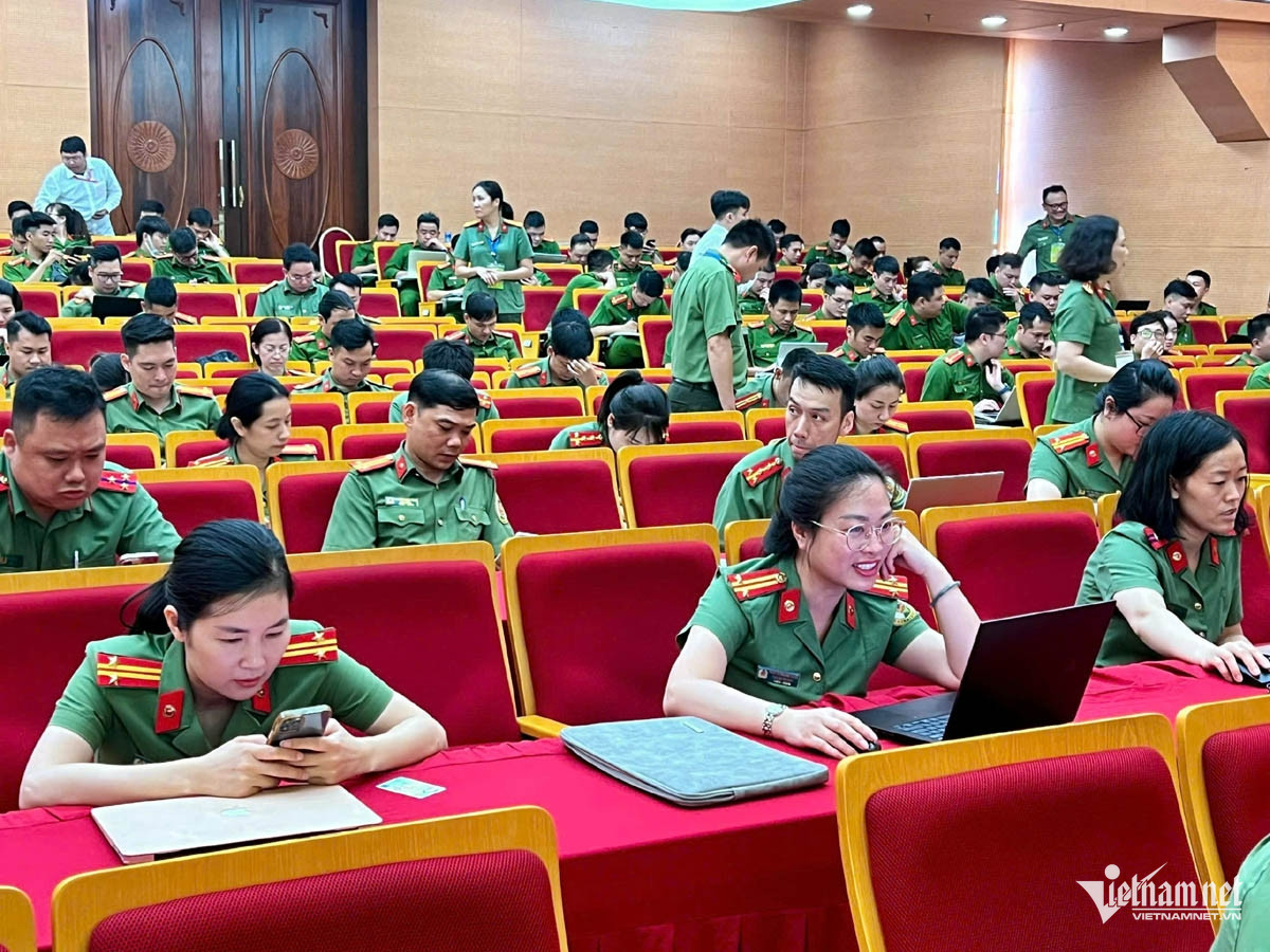 Công an Hà Nội ứng dụng hiệu quả AI vào công việc, đổi mới tư duy 3 W-z6683700707785_b88c8437b06afd1473f1c4e33dec1874.jpg