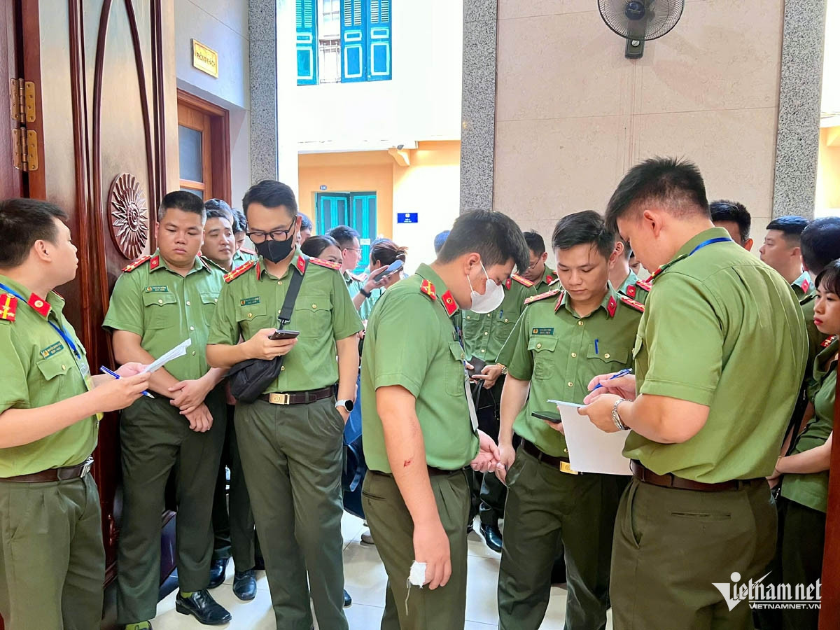 Công an Hà Nội ứng dụng hiệu quả AI vào công việc, đổi mới tư duy 4 W-z6683700711372_8cda8bdc67e636f32384cf28b76718b5.jpg