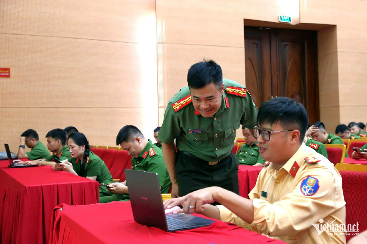 Công an Hà Nội ứng dụng hiệu quả AI vào công việc, đổi mới tư duy 1 W-z6684113270494_1a177f6b0c45425fc1fc4dc6e6353e76.jpg