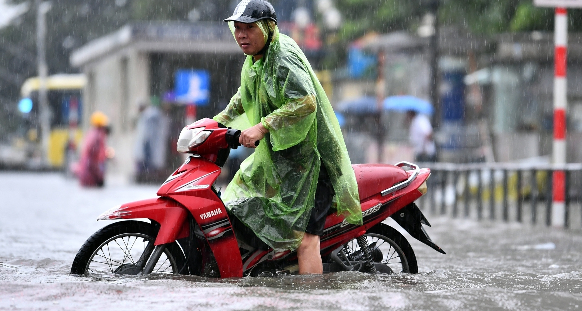Dự báo thời tiết 10/6/2025: Mưa giông nhiều nơi trên cả nước, Hà Nội nắng 33 độ