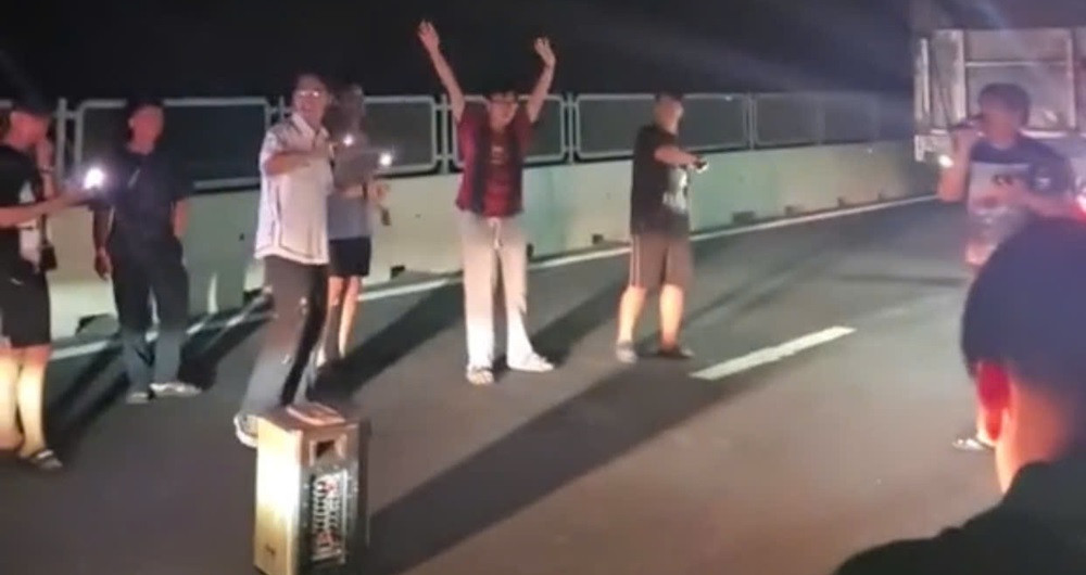 Bản tin trưa 9/6: Xe tải chắn ngang cao tốc, tài xế mang loa ra hát karaoke
