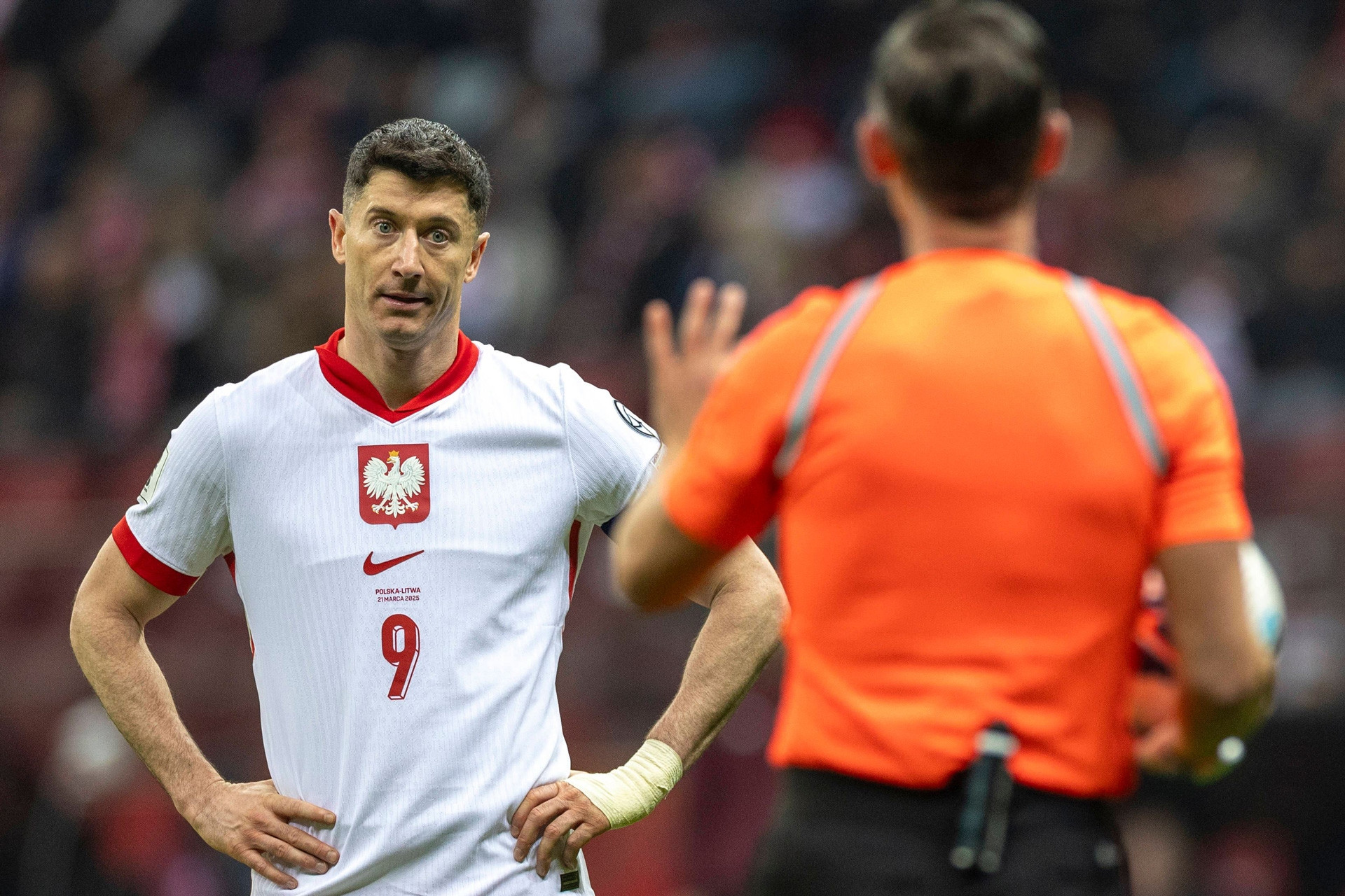 Bị tước băng đội trưởng, Lewandowski rút khỏi tuyển Ba Lan