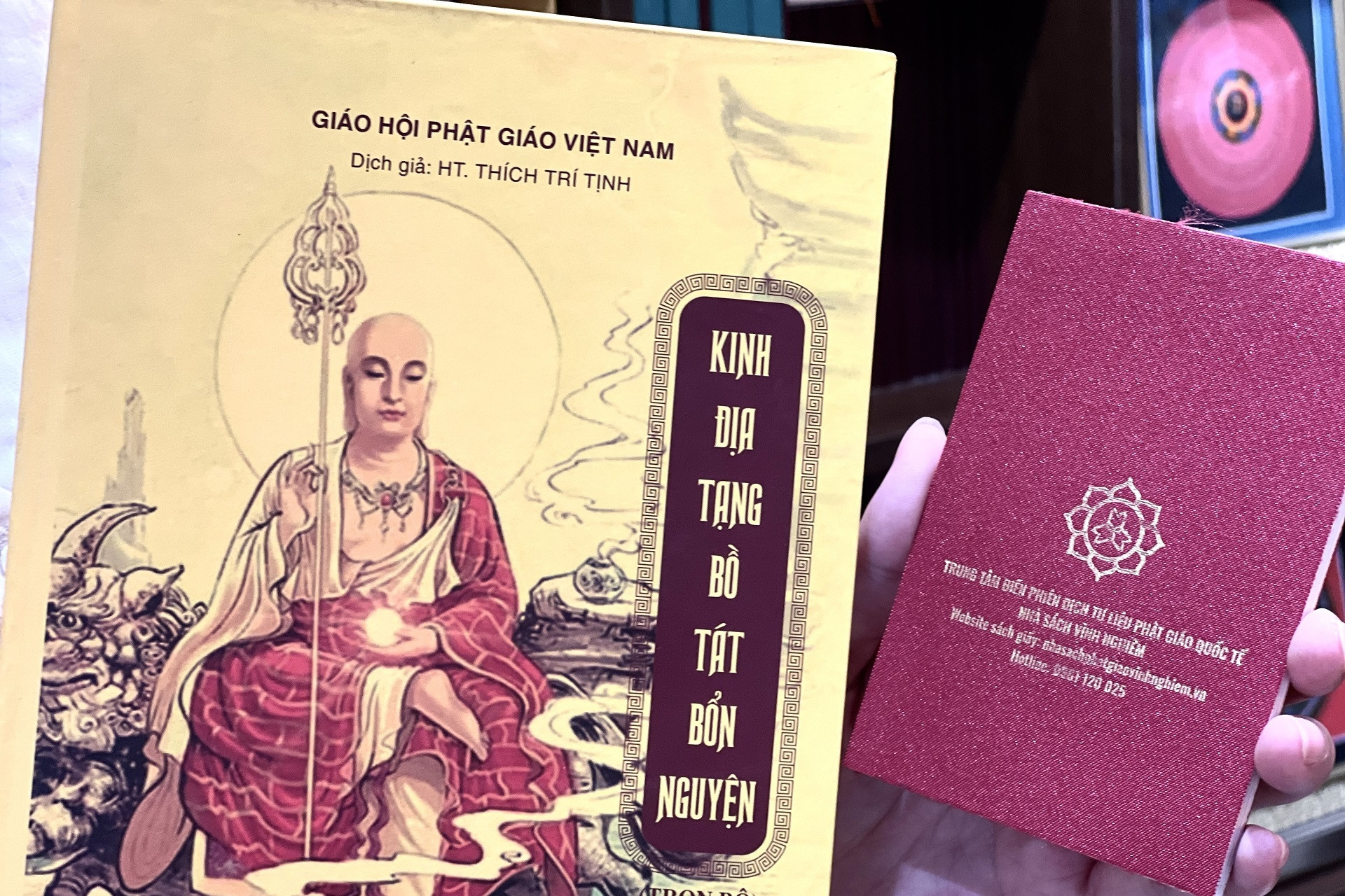 Chép kinh và ấn tống kinh Phật: Sai một ly, từ tạo phước hóa tổn phước