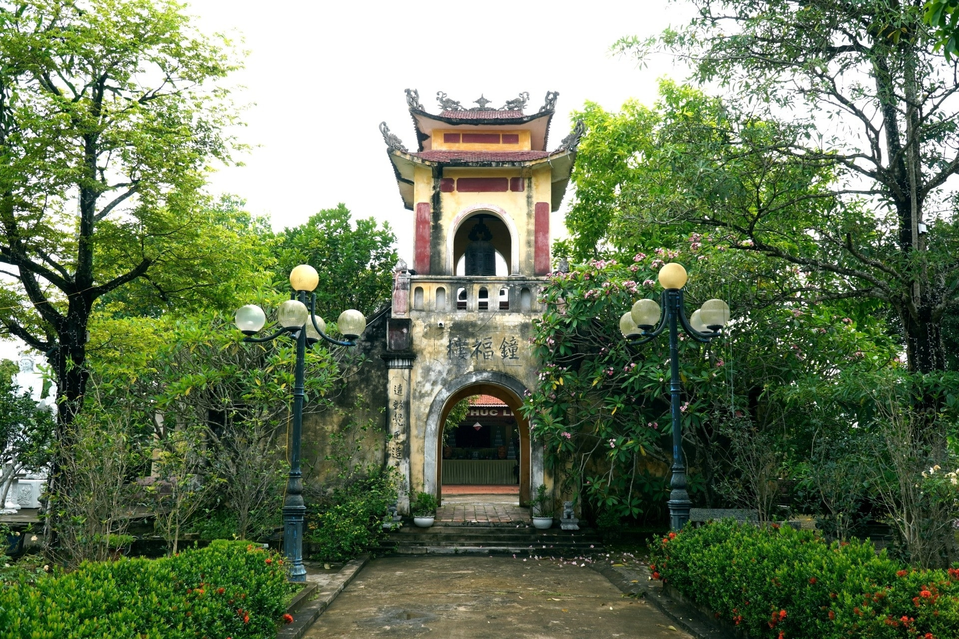 Gác chuông cổ, nơi thành lập chi bộ Đảng đầu tiên của một huyện ở Thanh Hóa